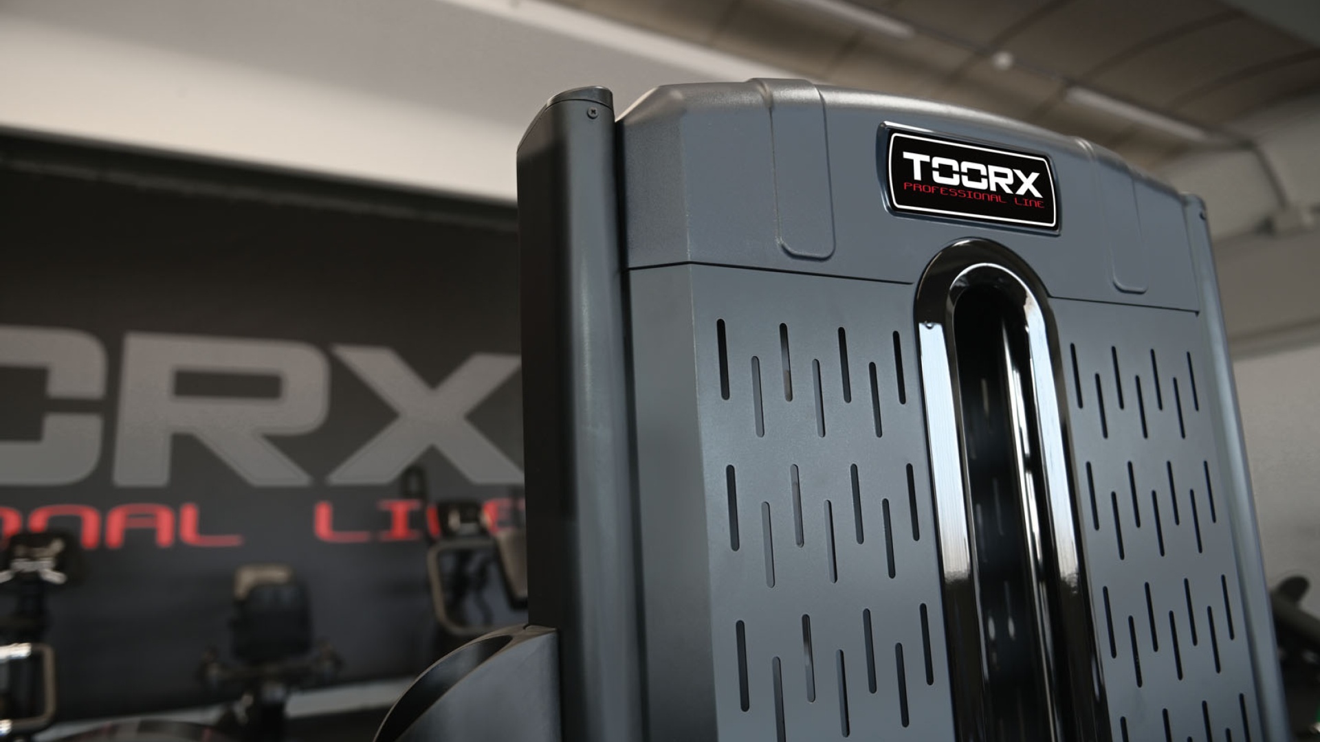 DUAL FUNCTION PLX 5600/5400/5200/5000: queste quattro macchine a pacco pesi “doppia funzione”, ciascuna delle quali consente un doppio esercizio per i gruppi muscolari più frequentemente oggetto di allenamento, rappresentano un importante ampliamento della gamma isotonica di Toorx Professional.